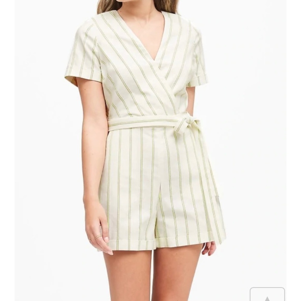 NWOT Banana Republic Romper with pockets and invisible zipper